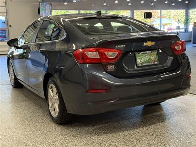 2017 Chevrolet Cruze LT Auto - Photo 4 - Grand Rapids, MI 49504