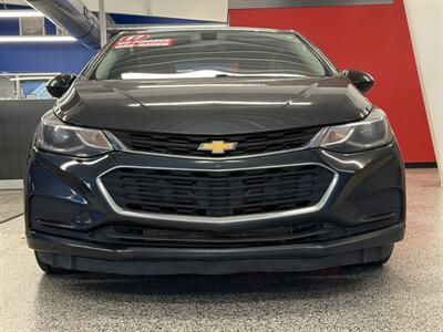 2017 Chevrolet Cruze LT Auto - Photo 2 - Grand Rapids, MI 49504