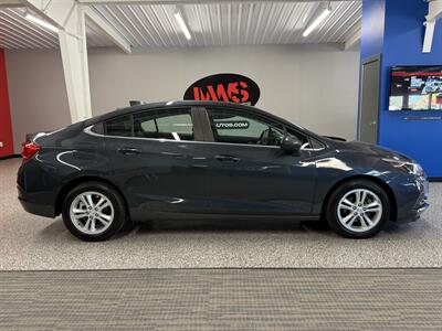 2017 Chevrolet Cruze LT Auto - Photo 8 - Grand Rapids, MI 49504