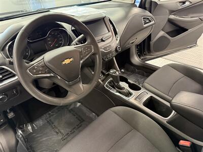 2017 Chevrolet Cruze LT Auto - Photo 28 - Grand Rapids, MI 49504