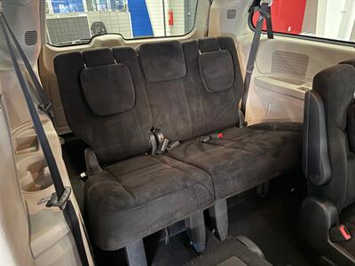 2014 Dodge Grand Caravan SXT   - Photo 14 - Grand Rapids, MI 49504