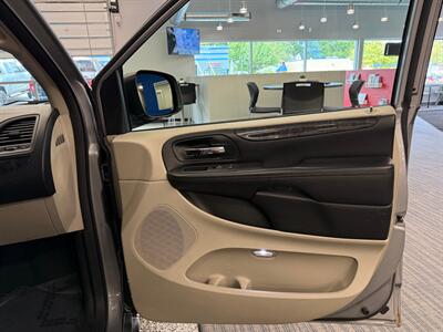 2014 Dodge Grand Caravan SXT   - Photo 11 - Grand Rapids, MI 49504