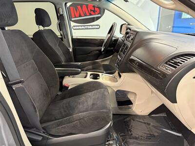 2014 Dodge Grand Caravan SXT   - Photo 12 - Grand Rapids, MI 49504