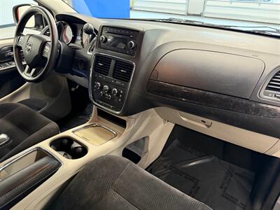 2014 Dodge Grand Caravan SXT   - Photo 10 - Grand Rapids, MI 49504