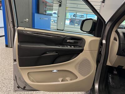 2014 Dodge Grand Caravan SXT   - Photo 21 - Grand Rapids, MI 49504