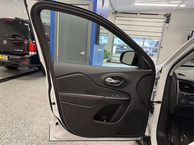 2022 Jeep Cherokee Trailhawk   - Photo 25 - Grand Rapids, MI 49504