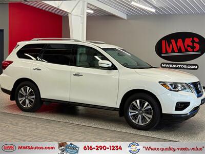 2017 Nissan Pathfinder SL   - Photo 1 - Grand Rapids, MI 49504