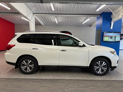 2017 Nissan Pathfinder SL   - Photo 8 - Grand Rapids, MI 49504