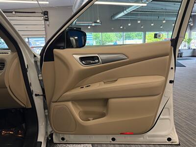 2017 Nissan Pathfinder SL   - Photo 11 - Grand Rapids, MI 49504