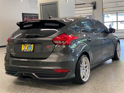 2018 Ford Focus ST   - Photo 8 - Grand Rapids, MI 49504