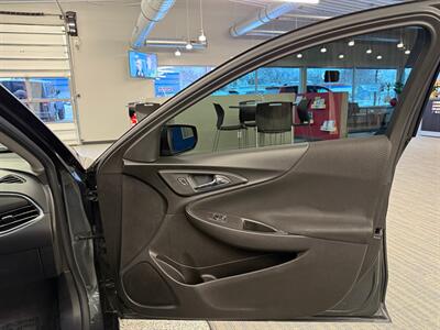 2018 Chevrolet Malibu LT - Photo 12 - Grand Rapids, MI 49504