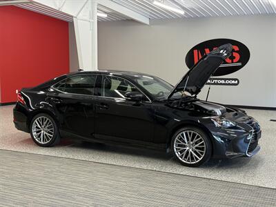 2018 Lexus IS 300   - Photo 42 - Grand Rapids, MI 49504