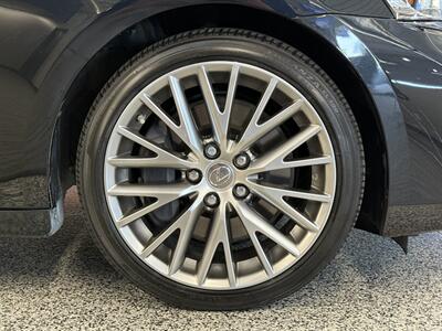 2018 Lexus IS 300   - Photo 9 - Grand Rapids, MI 49504