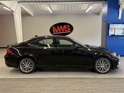 2018 Lexus IS 300   - Photo 8 - Grand Rapids, MI 49504