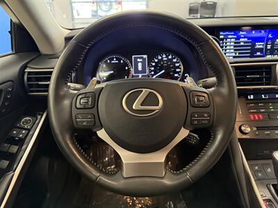 2018 Lexus IS 300   - Photo 38 - Grand Rapids, MI 49504