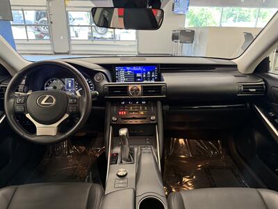 2018 Lexus IS 300   - Photo 36 - Grand Rapids, MI 49504
