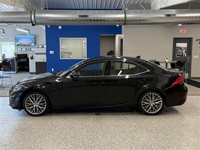 2018 Lexus IS 300   - Photo 4 - Grand Rapids, MI 49504