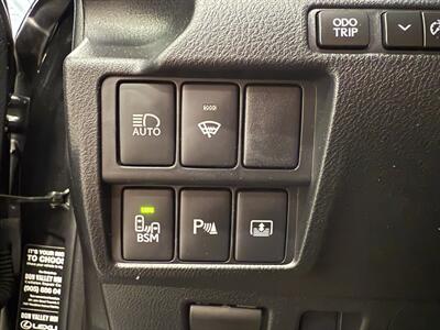 2018 Lexus IS 300   - Photo 32 - Grand Rapids, MI 49504
