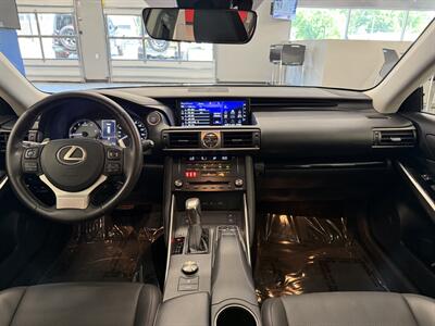 2018 Lexus IS 300   - Photo 37 - Grand Rapids, MI 49504
