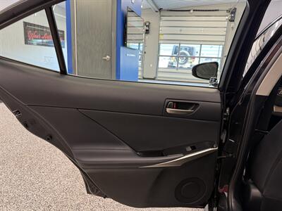 2018 Lexus IS 300   - Photo 19 - Grand Rapids, MI 49504