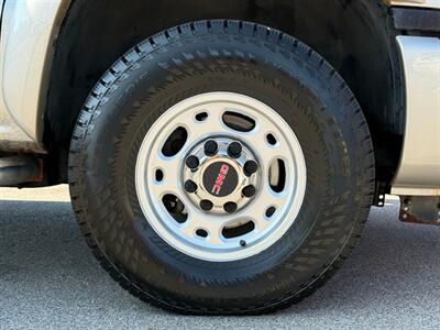 2006 GMC Sierra 2500HD Work Truck   - Photo 11 - Grand Rapids, MI 49504