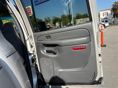 2006 GMC Sierra 2500HD Work Truck   - Photo 17 - Grand Rapids, MI 49504