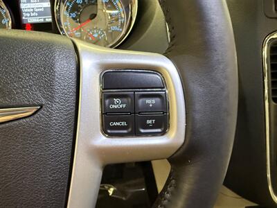 2015 Chrysler Town and Country Touring-L   - Photo 24 - Grand Rapids, MI 49504