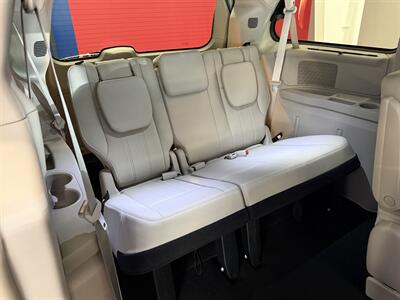 2015 Chrysler Town and Country Touring-L   - Photo 15 - Grand Rapids, MI 49504