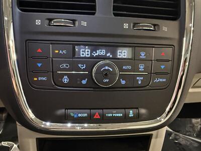 2015 Chrysler Town and Country Touring-L   - Photo 28 - Grand Rapids, MI 49504