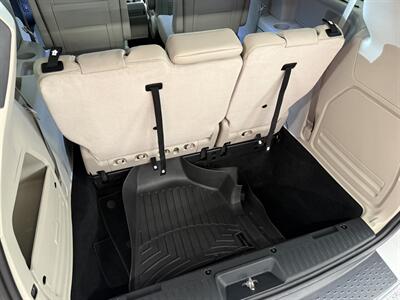 2015 Chrysler Town and Country Touring-L   - Photo 18 - Grand Rapids, MI 49504