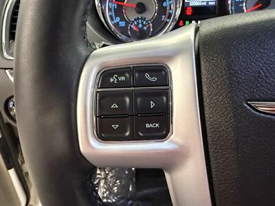 2015 Chrysler Town and Country Touring-L   - Photo 23 - Grand Rapids, MI 49504