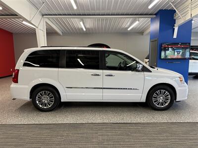 2015 Chrysler Town and Country Touring-L   - Photo 8 - Grand Rapids, MI 49504