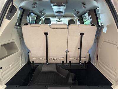 2015 Chrysler Town and Country Touring-L   - Photo 17 - Grand Rapids, MI 49504