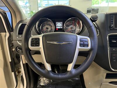 2015 Chrysler Town and Country Touring-L   - Photo 31 - Grand Rapids, MI 49504