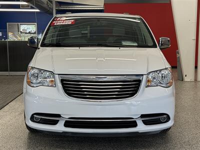2015 Chrysler Town and Country Touring-L   - Photo 2 - Grand Rapids, MI 49504
