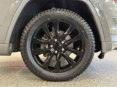 2020 Jeep Grand Cherokee Altitude   - Photo 5 - Grand Rapids, MI 49504