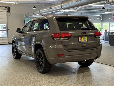 2020 Jeep Grand Cherokee Altitude   - Photo 9 - Grand Rapids, MI 49504