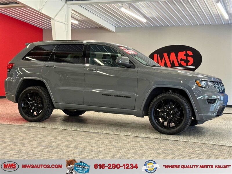 2020 Jeep Grand Cherokee Altitude   - Photo 1 - Grand Rapids, MI 49504