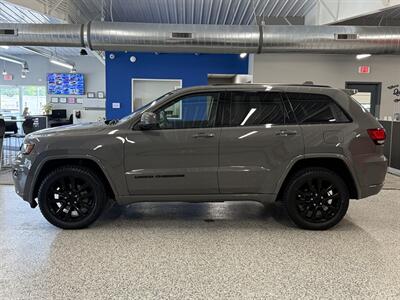 2020 Jeep Grand Cherokee Altitude   - Photo 3 - Grand Rapids, MI 49504