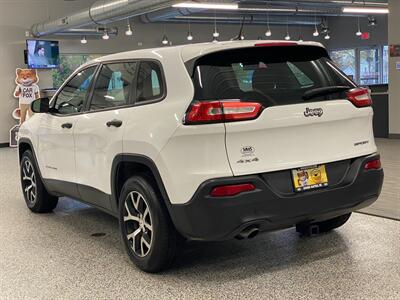 2014 Jeep Cherokee Sport   - Photo 6 - Grand Rapids, MI 49504