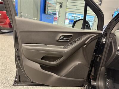2018 Chevrolet Trax LS   - Photo 10 - Grand Rapids, MI 49504