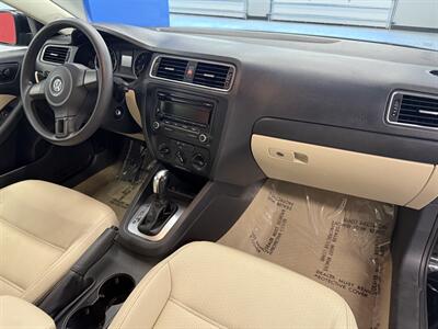 2014 Volkswagen Jetta SE   - Photo 10 - Grand Rapids, MI 49504