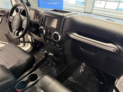 2012 Jeep Wrangler Unlimited Sahara   - Photo 4 - Grand Rapids, MI 49504