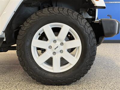 2012 Jeep Wrangler Unlimited Sahara   - Photo 12 - Grand Rapids, MI 49504