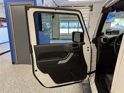 2012 Jeep Wrangler Unlimited Sahara   - Photo 25 - Grand Rapids, MI 49504