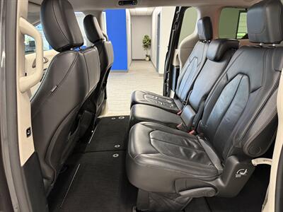2017 Chrysler Pacifica Touring-L - Photo 12 - Grand Rapids, MI 49504