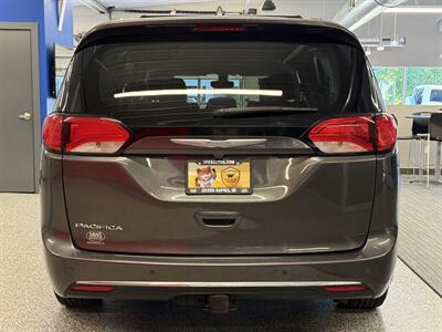 2017 Chrysler Pacifica Touring-L - Photo 7 - Grand Rapids, MI 49504