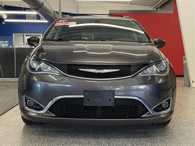 2017 Chrysler Pacifica Touring-L - Photo 2 - Grand Rapids, MI 49504