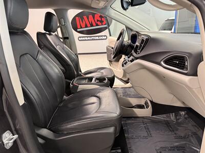 2017 Chrysler Pacifica Touring-L - Photo 16 - Grand Rapids, MI 49504