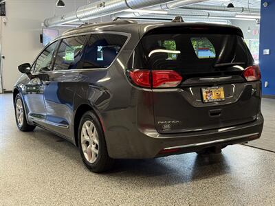 2017 Chrysler Pacifica Touring-L - Photo 6 - Grand Rapids, MI 49504
